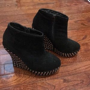 Charles Albert brand heels size 8